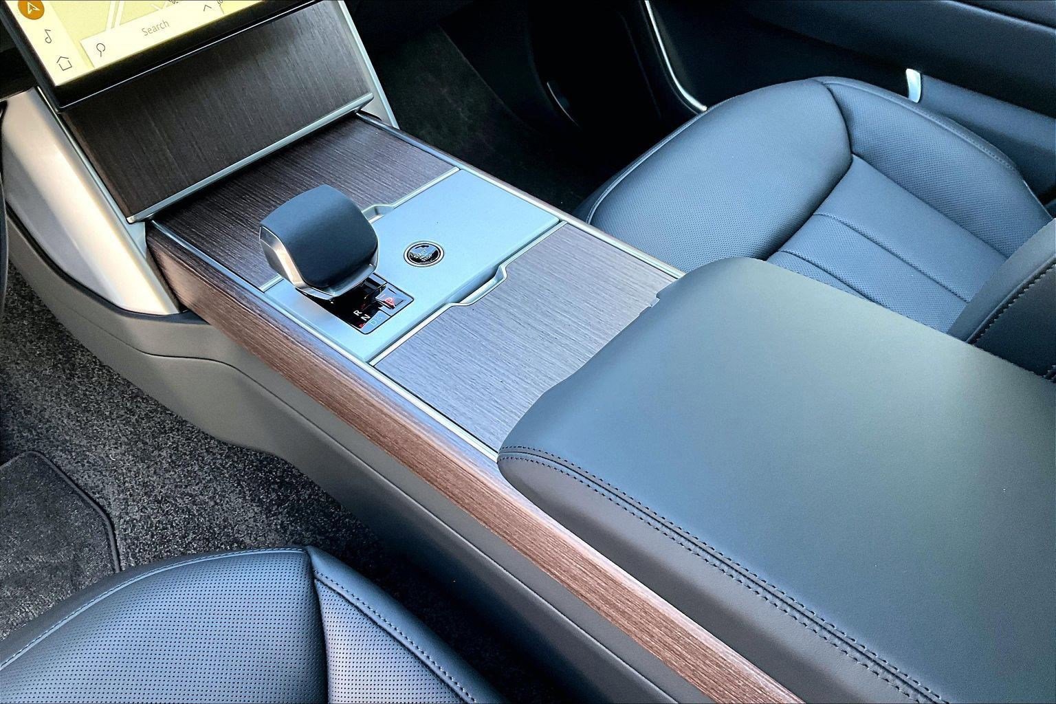 New 2026 Land Rover Range Rover Long Wheelbase SE image 11