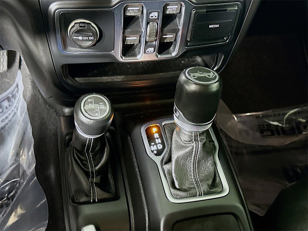 Used 2018 Jeep Wrangler Unlimited Sahara image 11