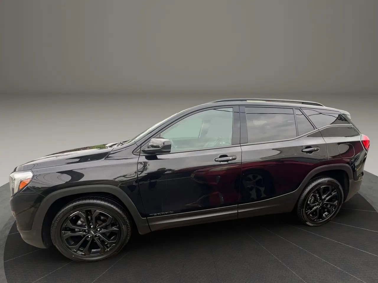 Used 2021 GMC Terrain SLT w/ Infotainment Package II AWD/4WD image 8