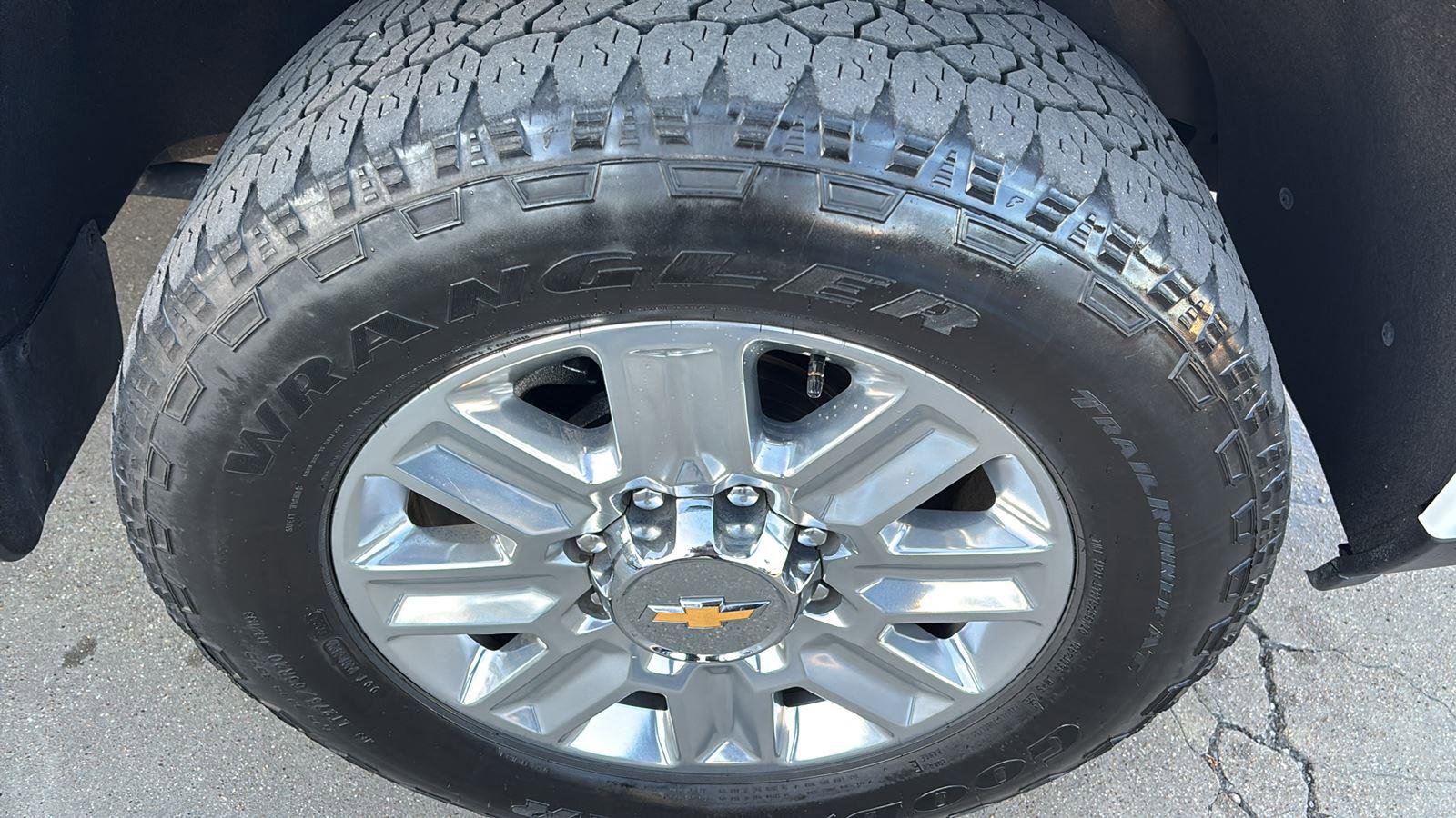 Used 2024 Chevrolet Silverado 2500 High Country w/ Technology Package image 10