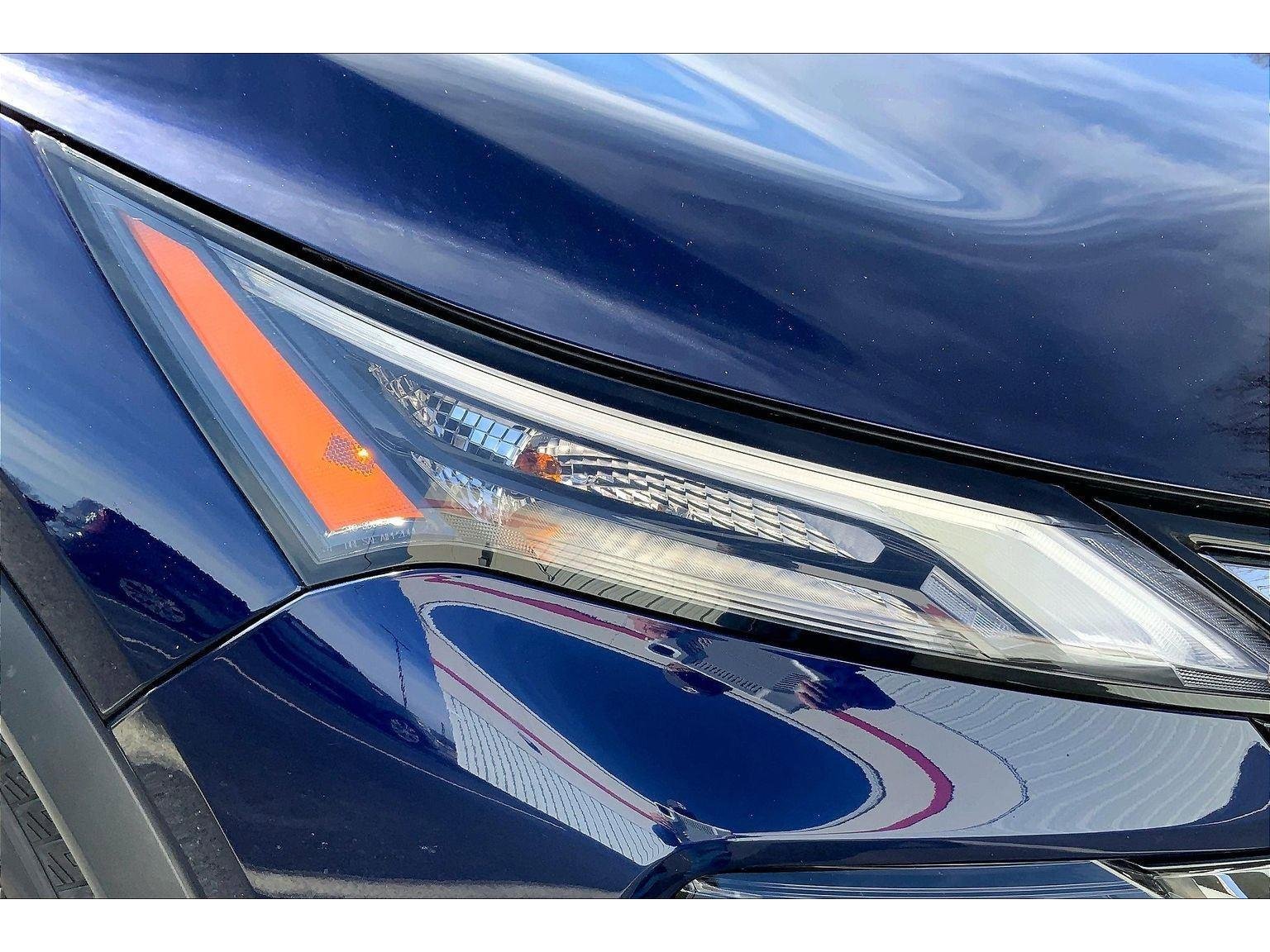 Used 2025 Nissan Rogue SV image 25