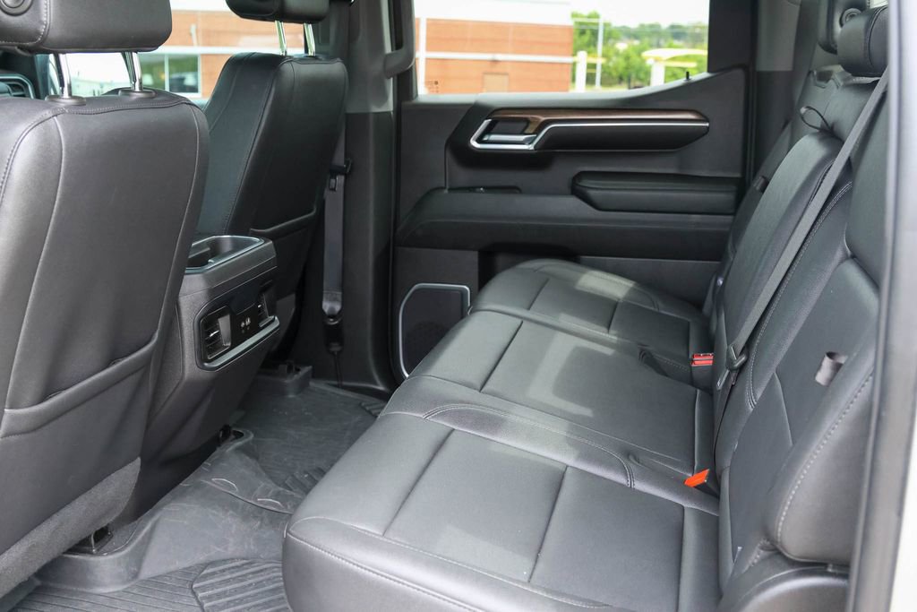 Used 2024 Chevrolet Silverado 1500 LT Trail Boss w/ Convenience Package II AWD/4WD image 16