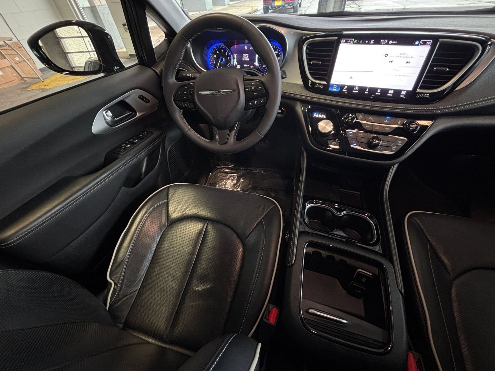 Used 2025 Chrysler Pacifica Limited FWD image 38