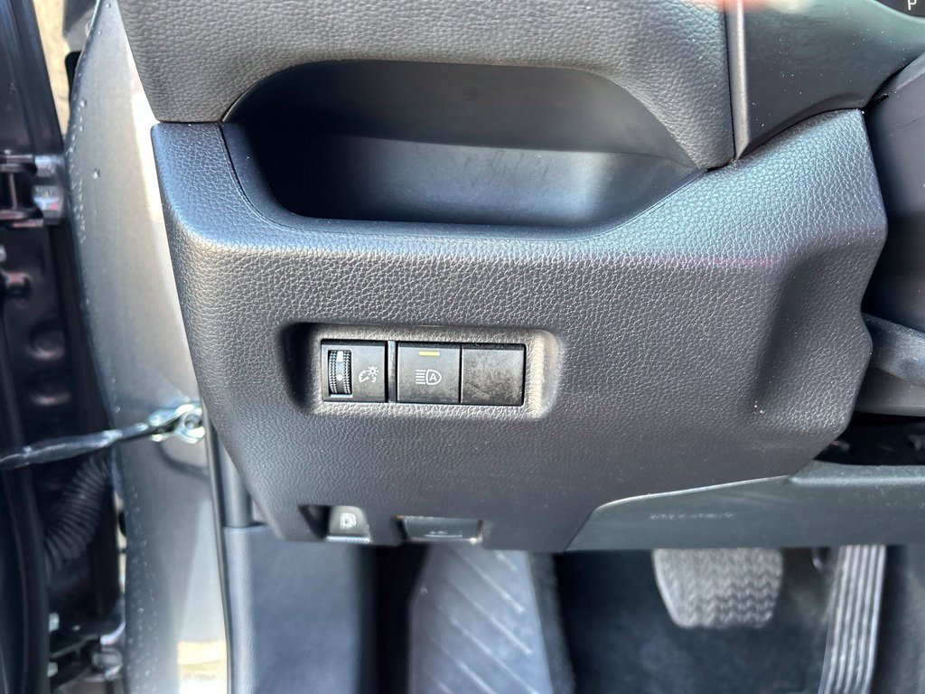 Used 2025 Toyota RAV4 XLE AWD/4WD image 25