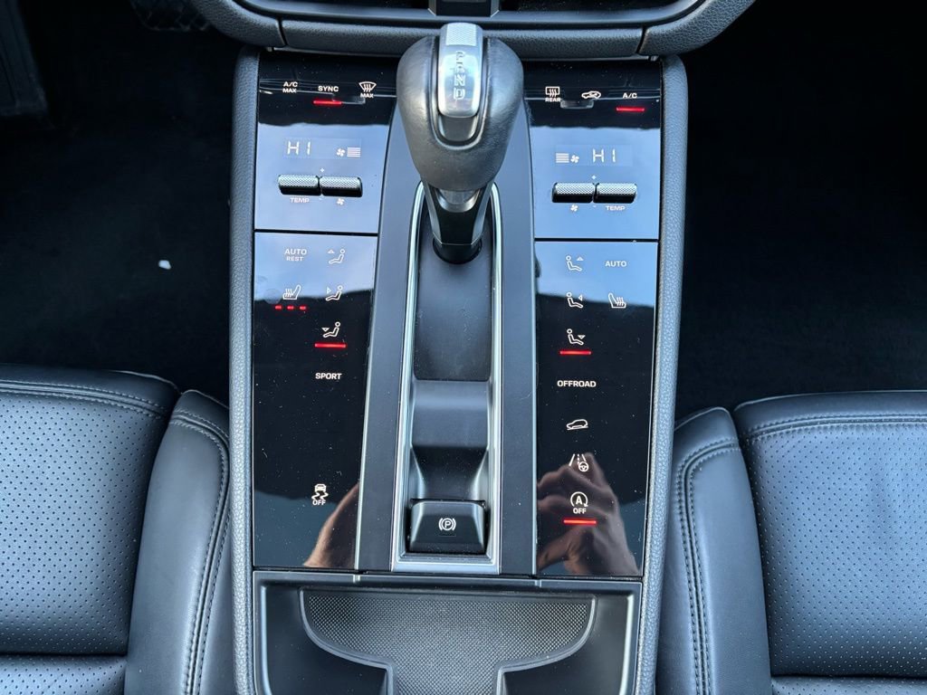 Certified 2023 Porsche Macan image 29