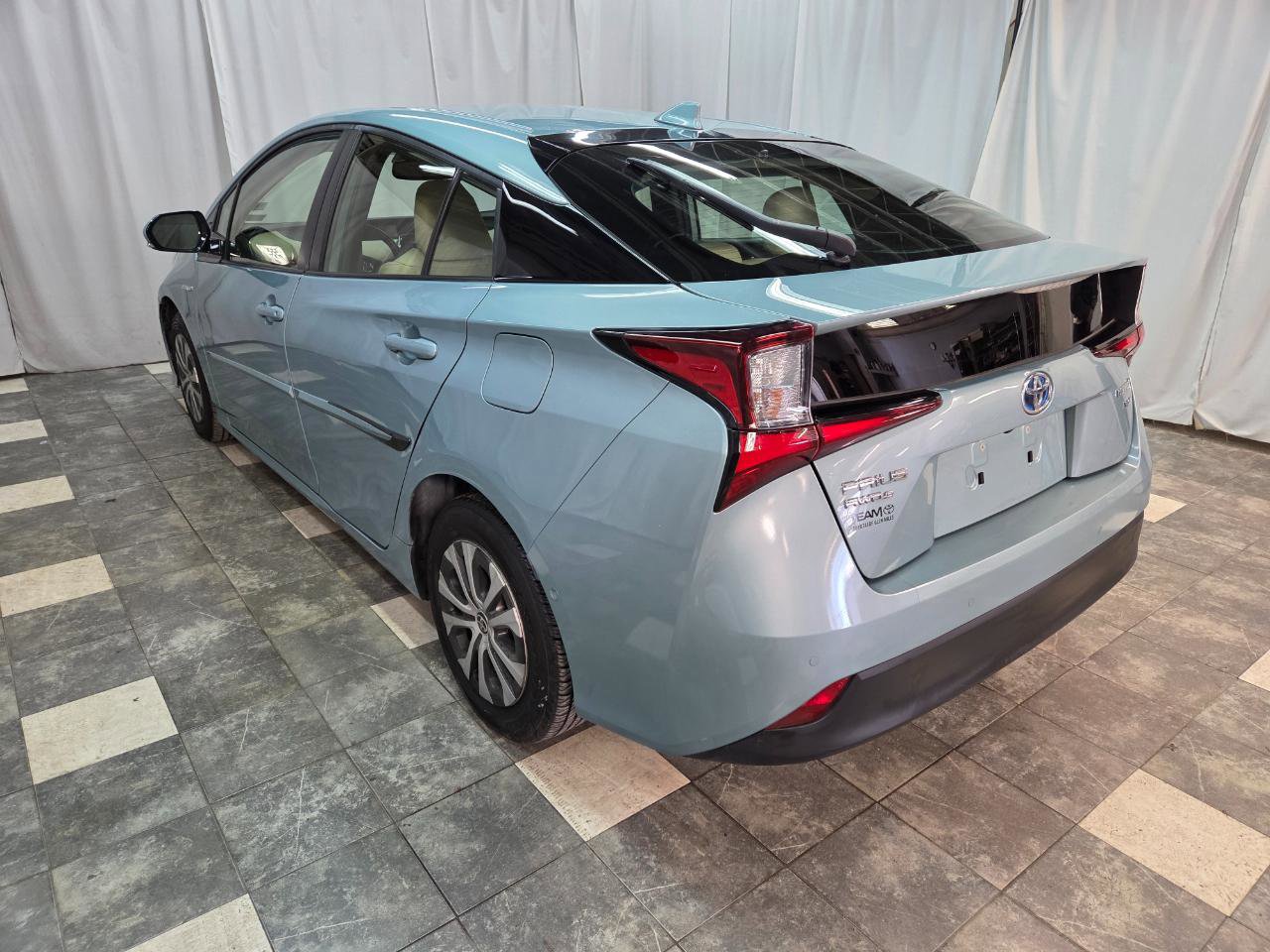 Used 2019 Toyota Prius XLE w/ Advanced Technology Package image 6