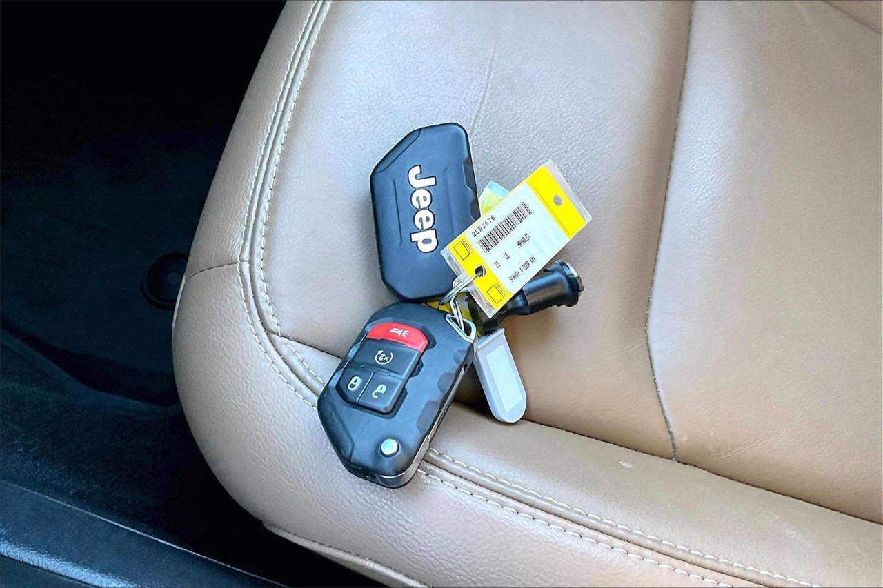 Certified 2023 Jeep Wrangler Sahara w/ Safety Group image 31