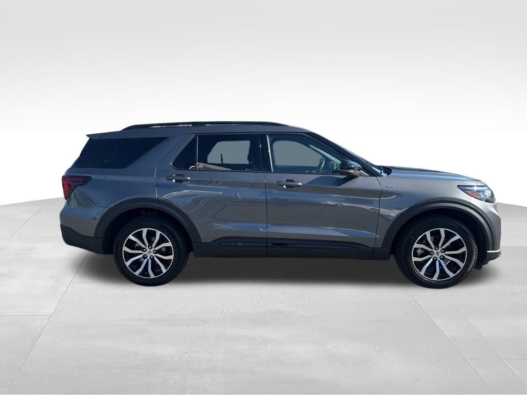 Certified 2025 Ford Explorer ST-Line image 7