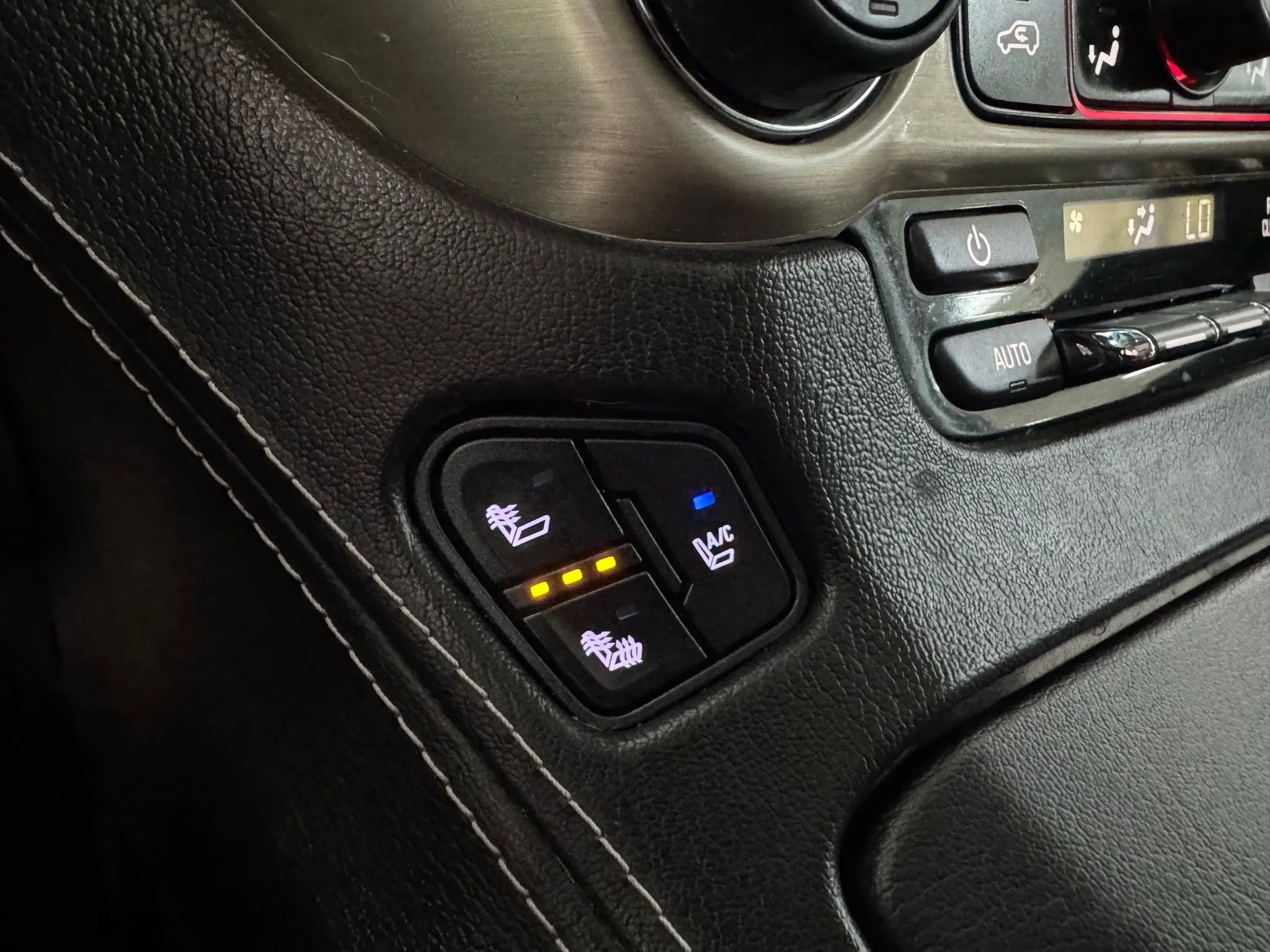 Used 2016 GMC Yukon Denali w/ Enhanced Security Package image 33