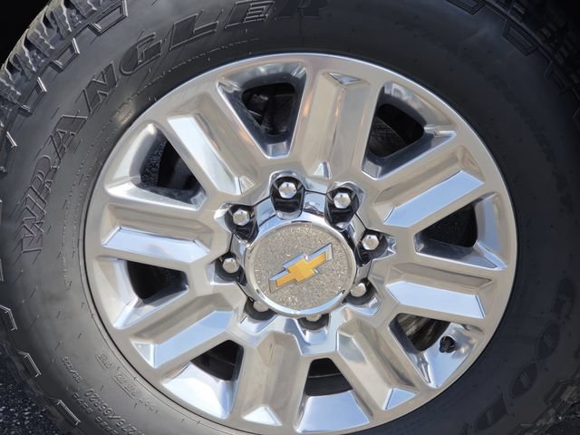 Used 2025 Chevrolet Silverado 2500 High Country w/ High Country Premium Package AWD/4WD image 12