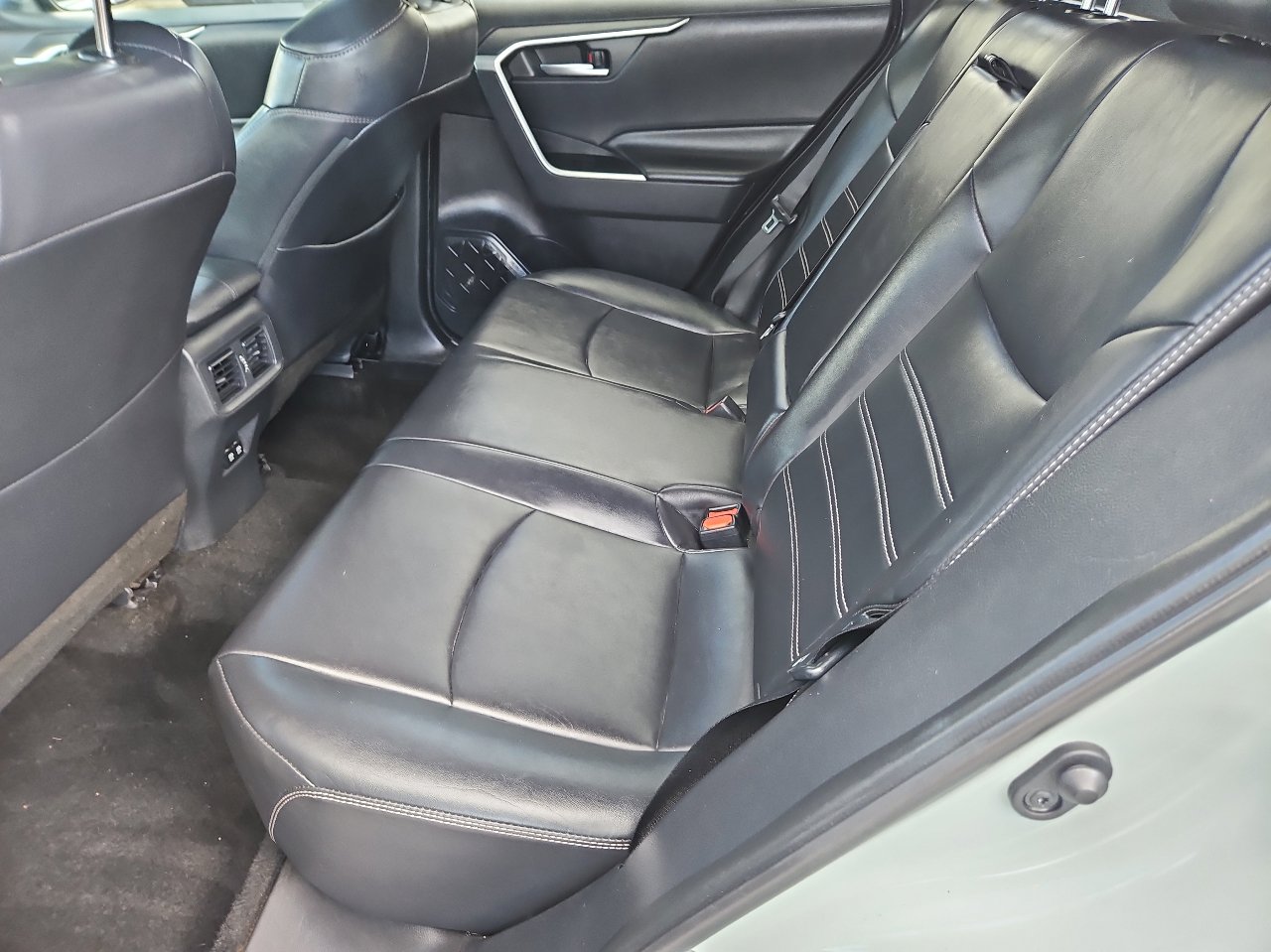 Used 2019 Toyota RAV4 XLE Premium image 20