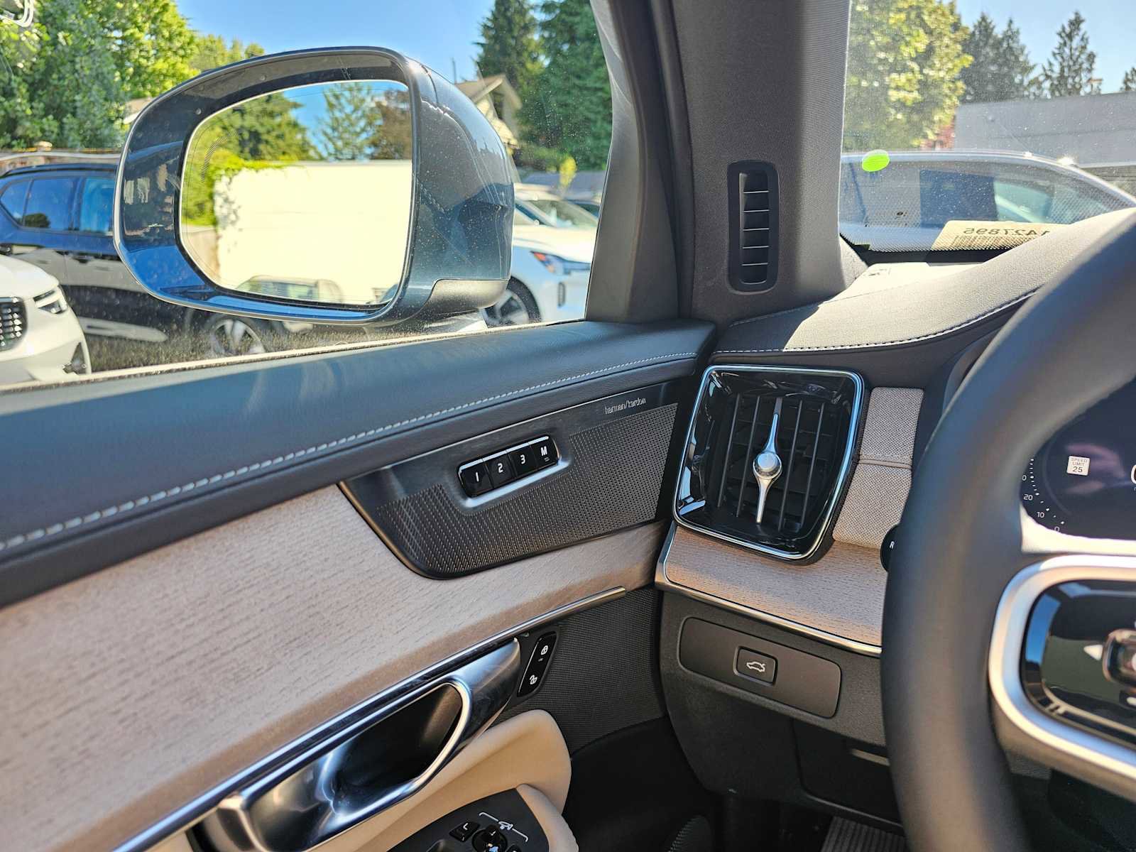 New 2026 Volvo XC90 B6 Plus image 28