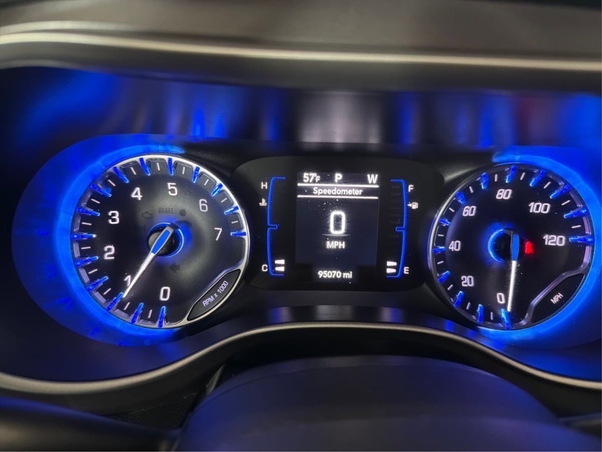 Used 2020 Chrysler Pacifica Touring w/ Tire & Wheel Group FWD image 21
