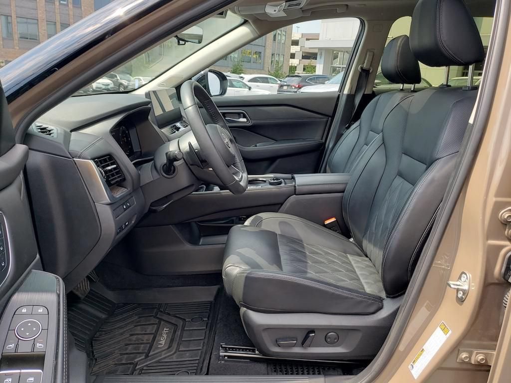 Used 2024 Nissan Rogue Platinum w/ Platinum Premium Package AWD/4WD image 18