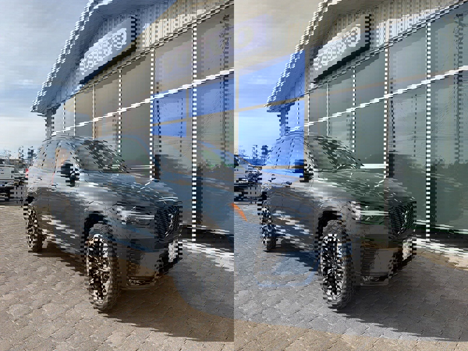 New 2026 Volvo XC60 B5 Plus w/ Protection Package Premier