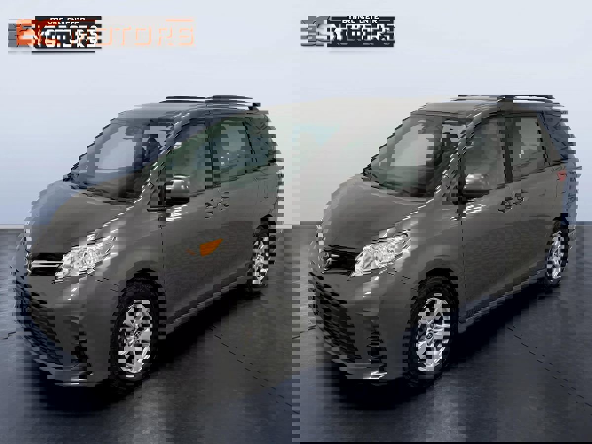 Used 2020 Toyota Sienna LE image 1