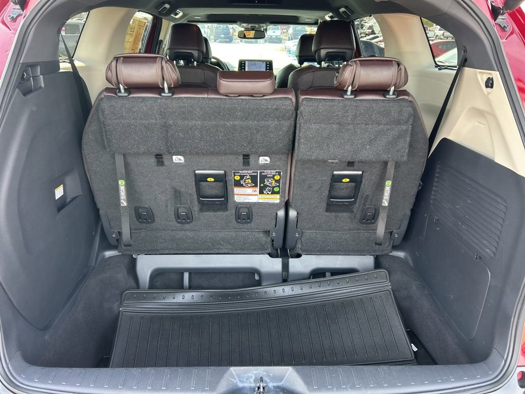Used 2024 Toyota Sienna Platinum image 18