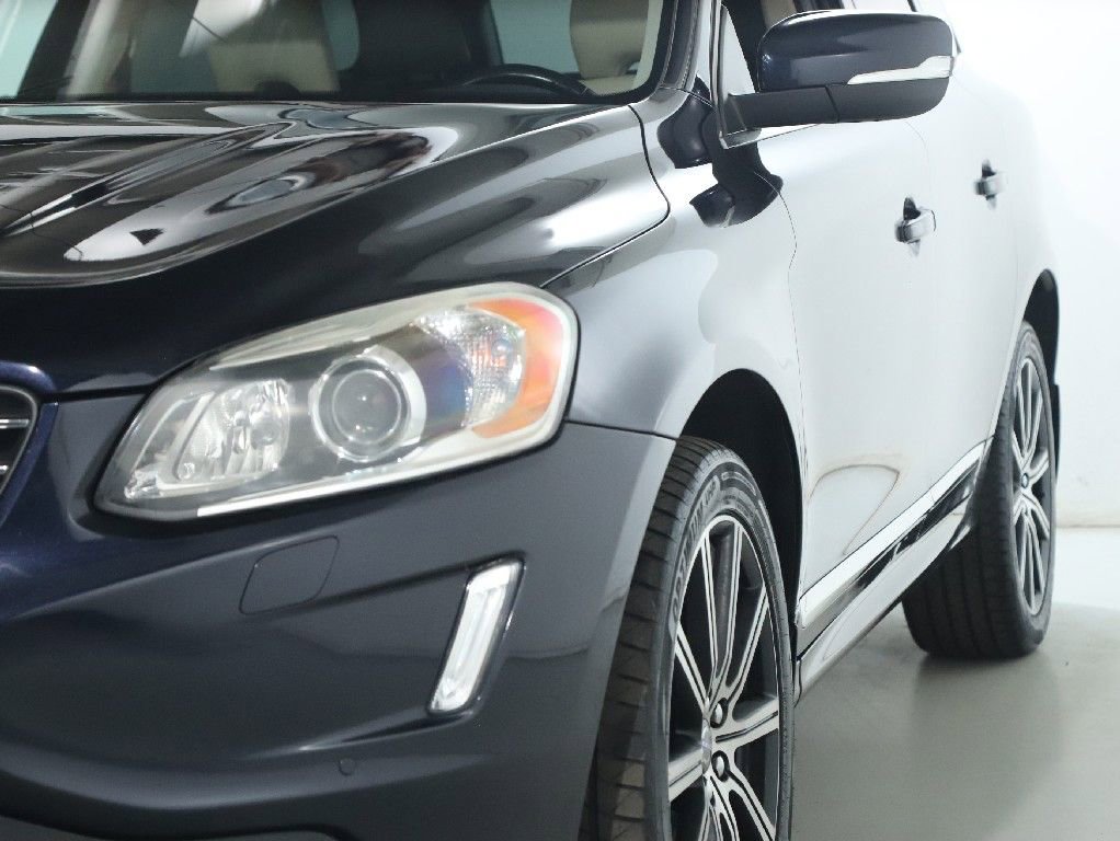 Used 2017 Volvo XC60 T6 Inscription w/ Climate Package image 4