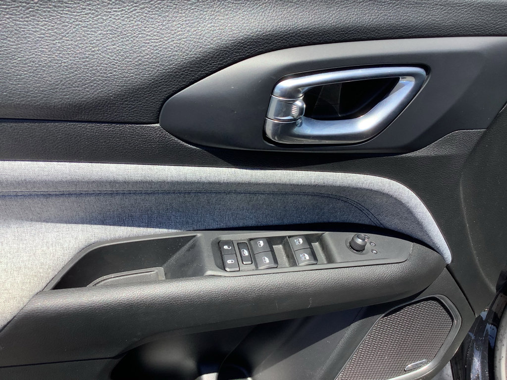 Used 2023 Jeep Compass Latitude w/ Sun and Sound Group image 13