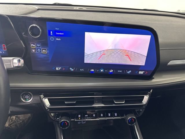 Used 2025 Chevrolet Traverse LT image 22