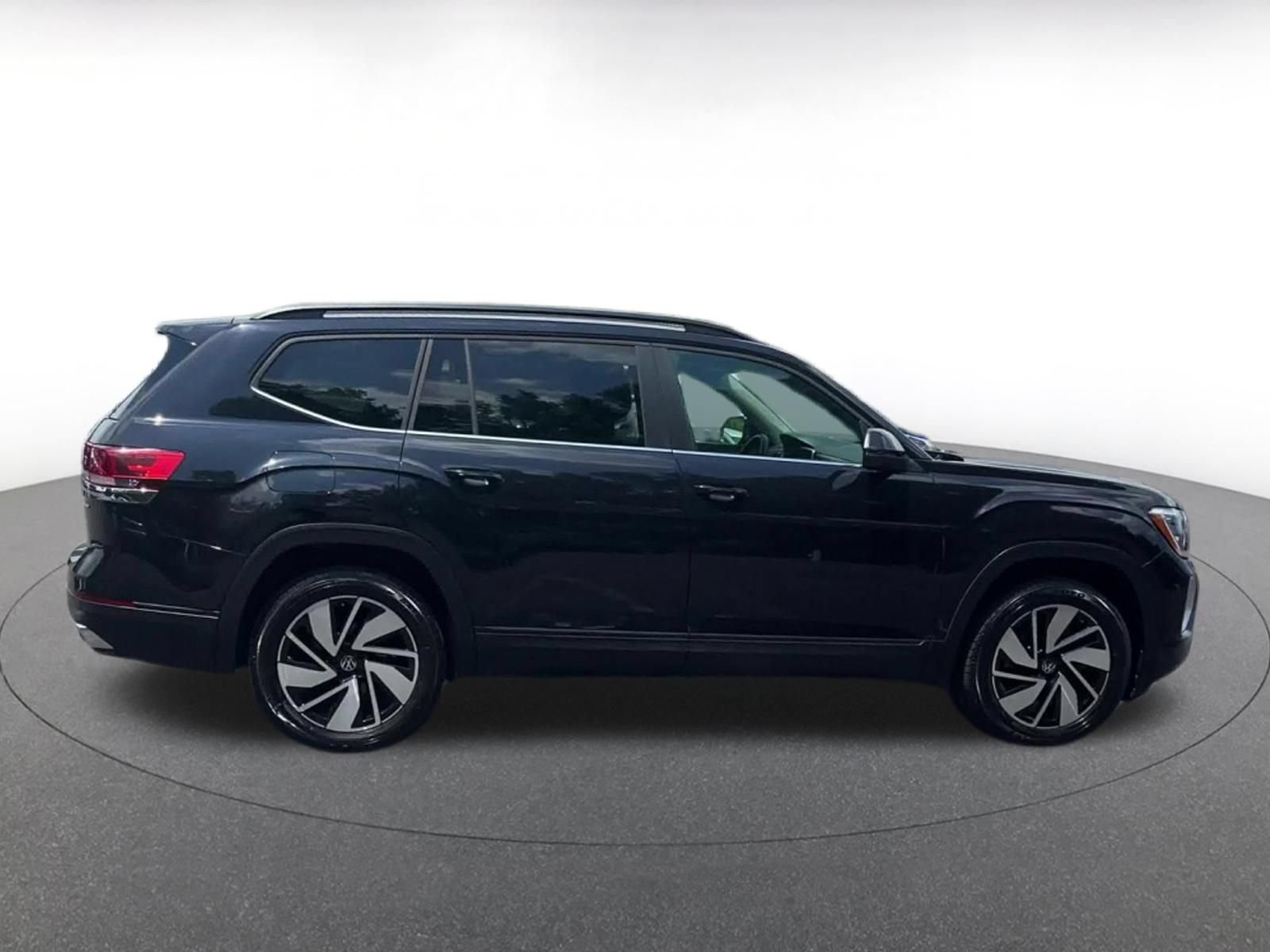 Used 2024 Volkswagen Atlas SE AWD/4WD image 15