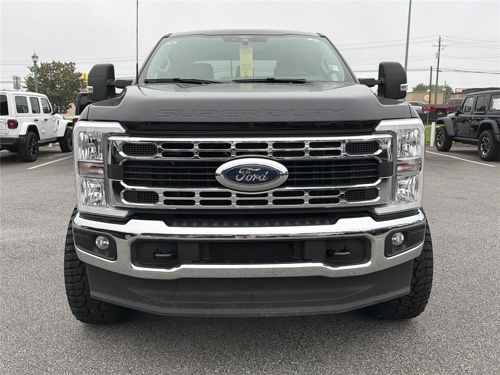 Used 2025 Ford F250 XLT AWD/4WD image 3