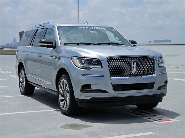 Used 2024 Lincoln Navigator L 4WD image 3