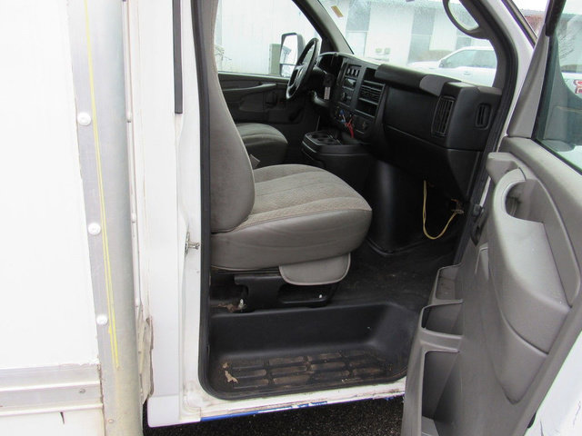 Used 2015 Chevrolet Express 4500 Extended RWD image 14