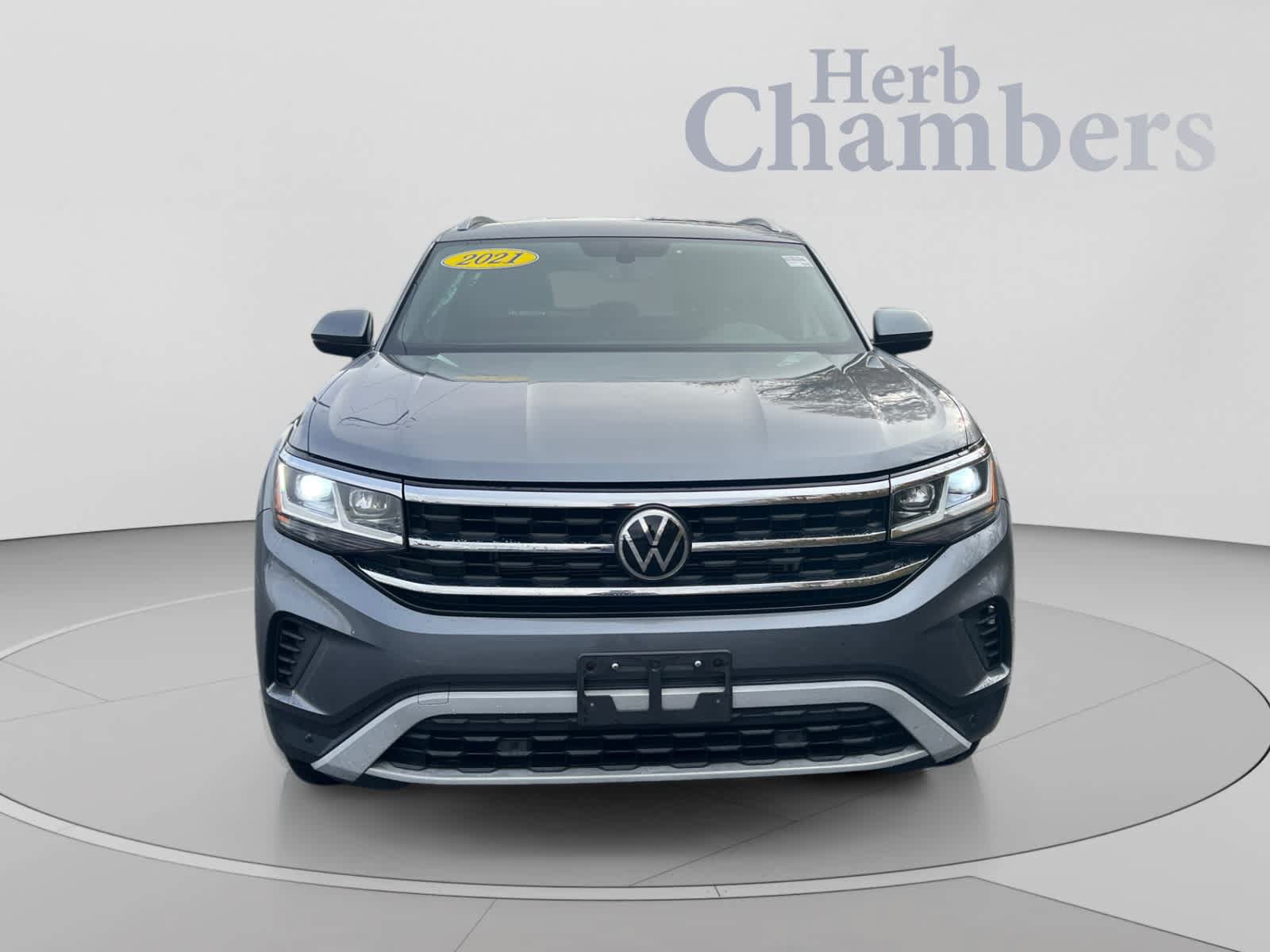 Used 2021 Volkswagen Atlas Cross Sport SE AWD/4WD image 2