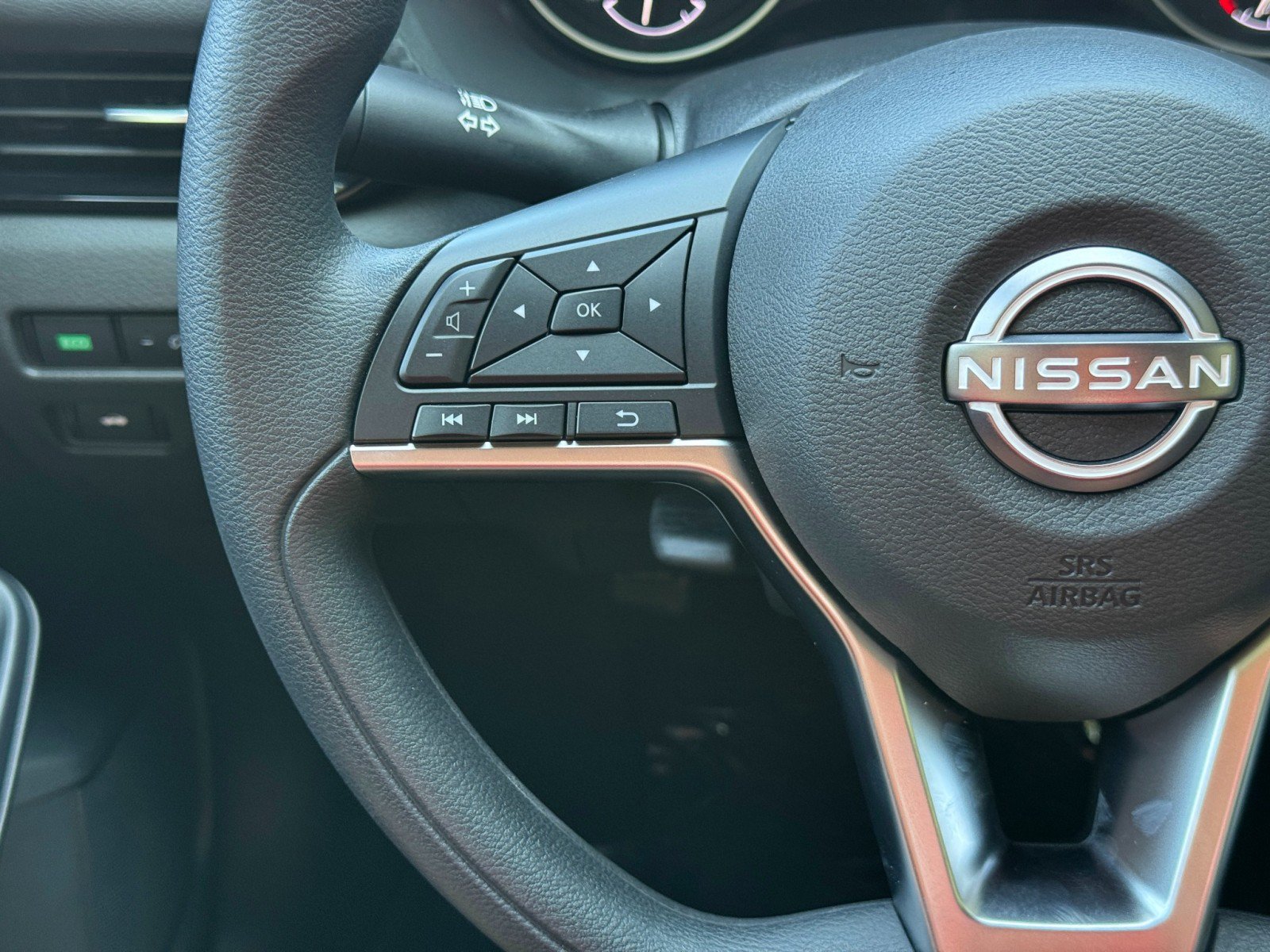 Used 2025 Nissan Sentra SV FWD image 19