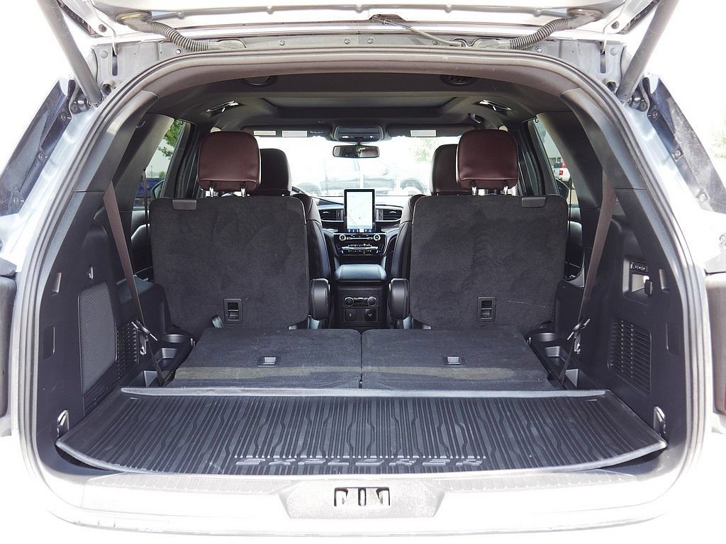 Used 2024 Ford Explorer Platinum w/ Technology Package AWD/4WD image 57