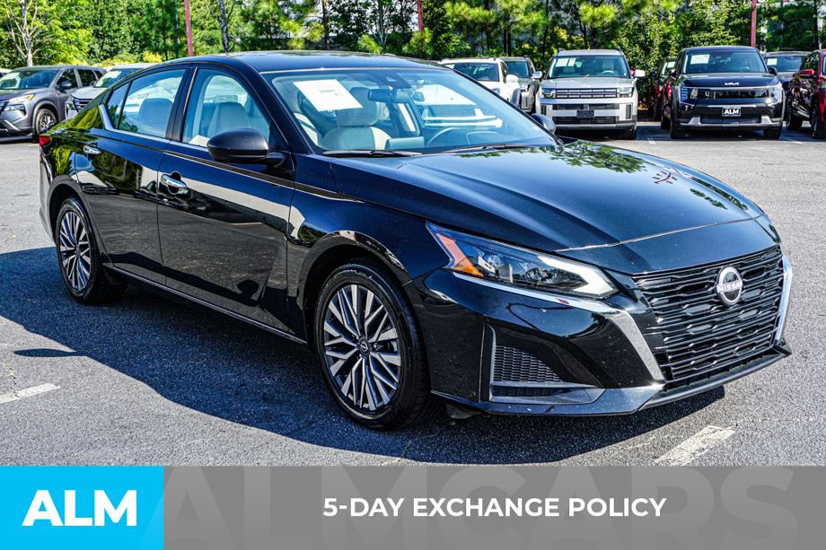 Used 2025 Nissan Altima 2.5 SV FWD image 3