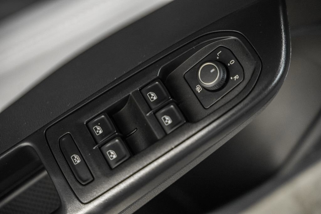 Used 2025 Volkswagen Taos SE w/ Panoramic Sunroof Package image 45