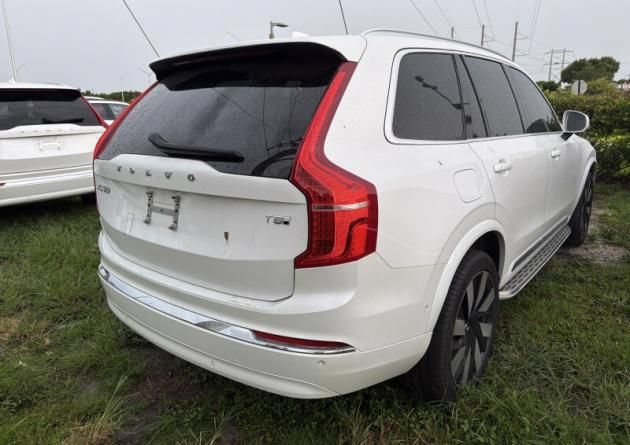 Used 2025 Volvo XC90 T8 Plus AWD/4WD image 4