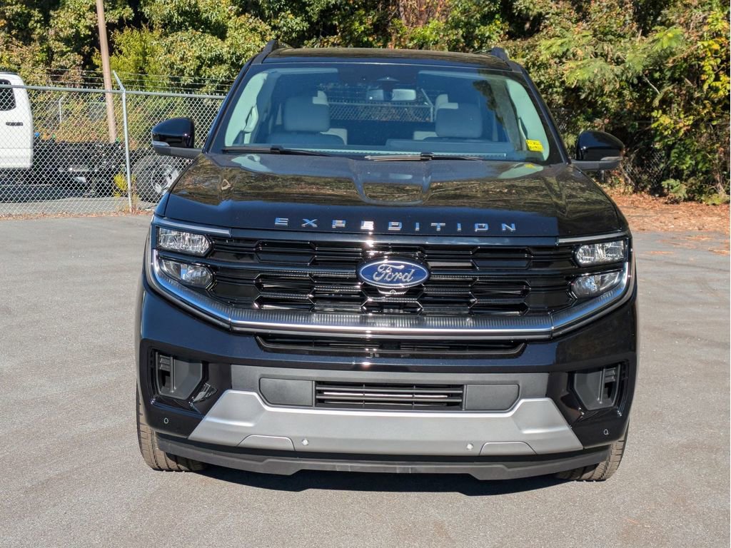 New 2025 Ford Expedition Platinum image 3