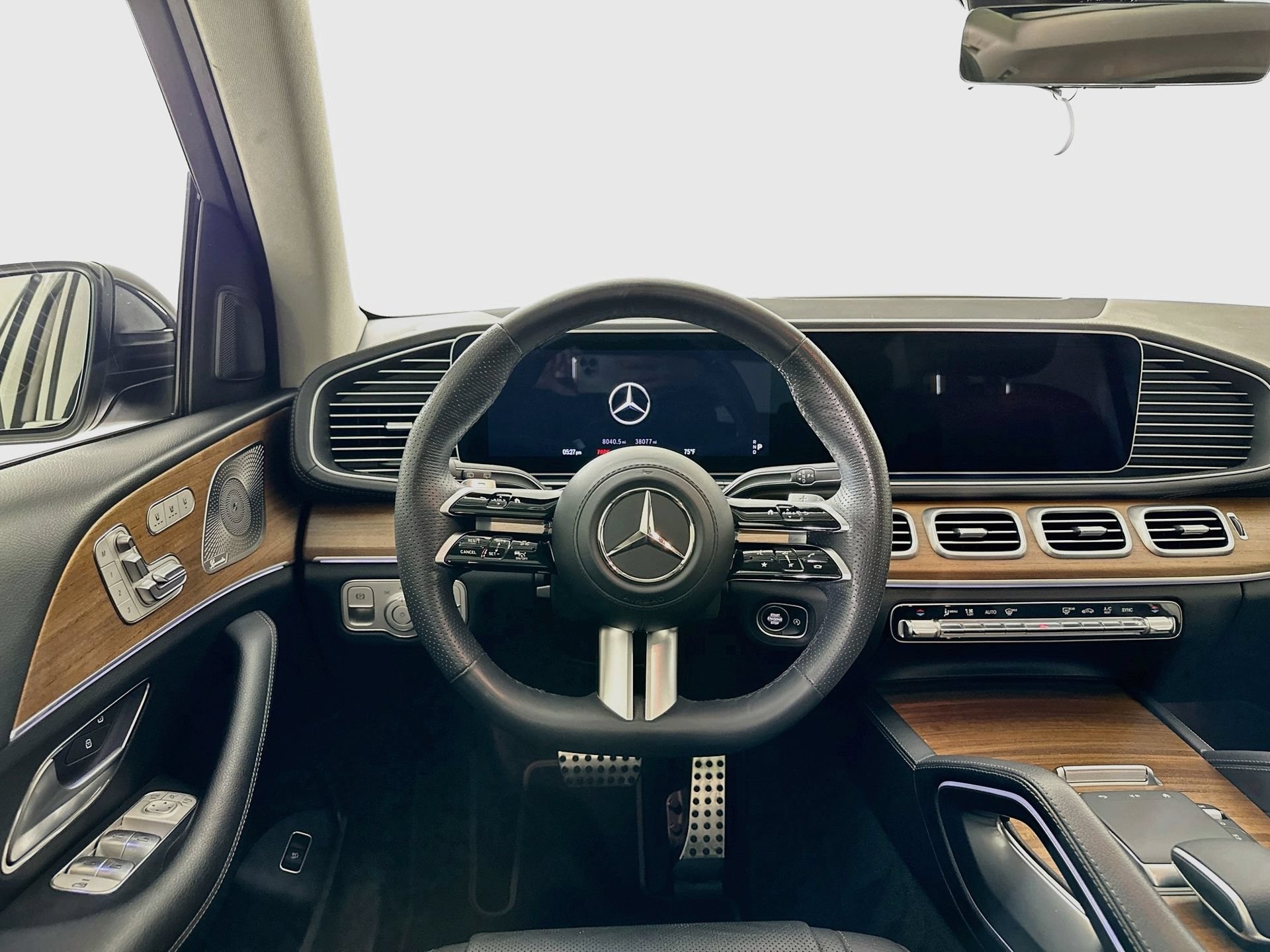 Used 2024 Mercedes-Benz GLS 450 4MATIC image 25