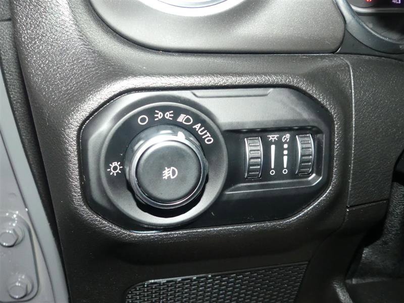 Used 2018 Jeep Wrangler Unlimited Sahara image 27