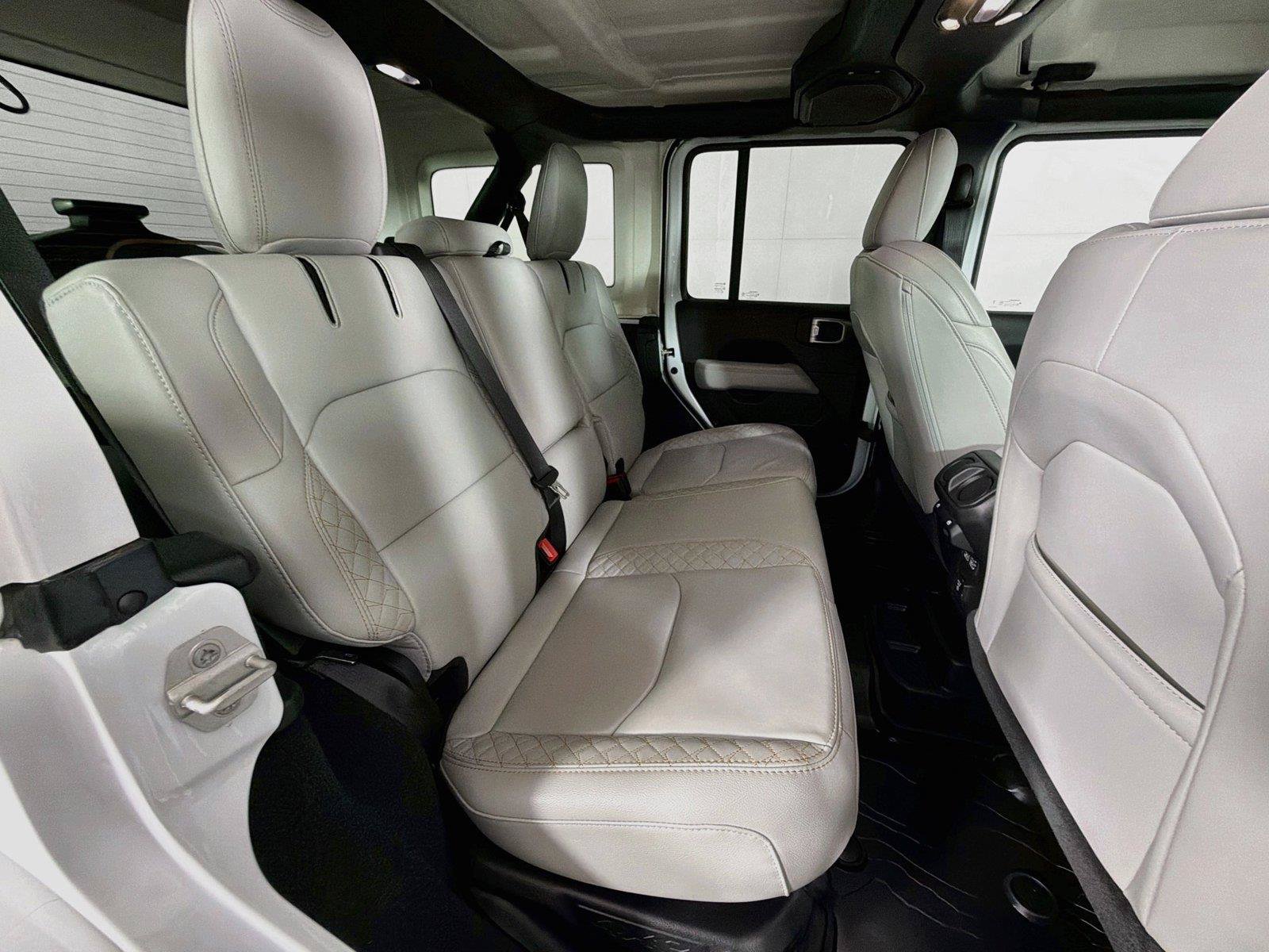 Used 2023 Jeep Wrangler Unlimited Sahara AWD/4WD image 30