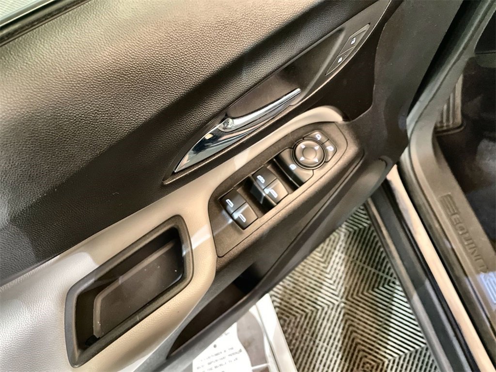 Used 2020 Chevrolet Equinox LS w/ LS Convenience Package image 22