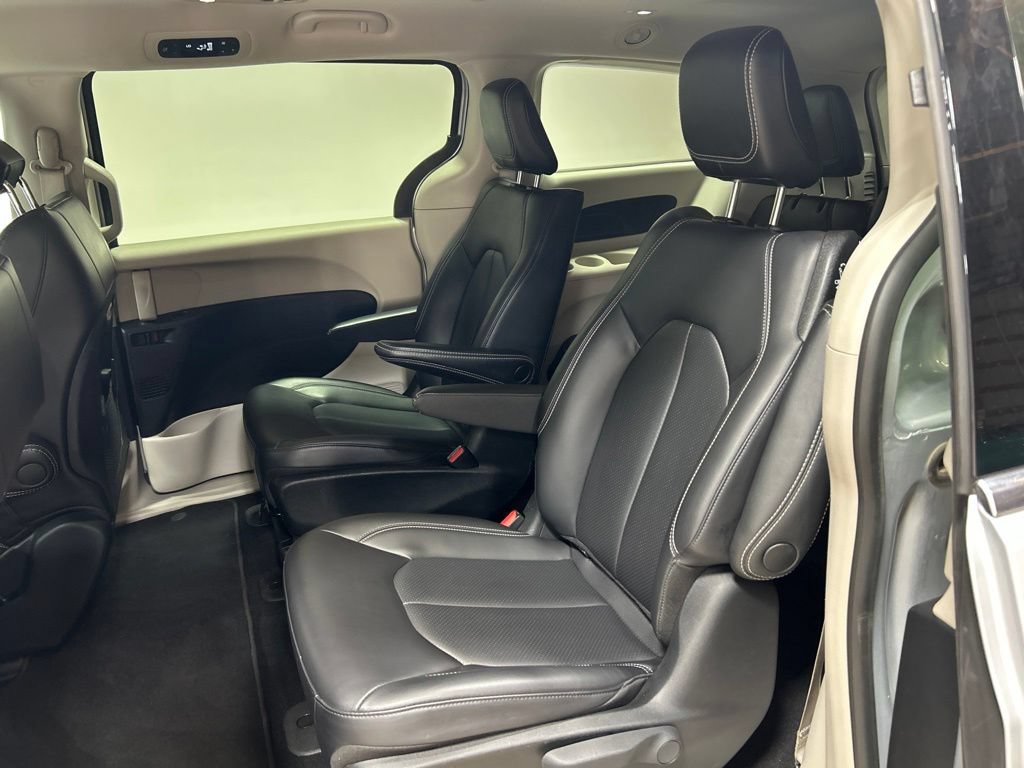 Certified 2023 Chrysler Pacifica Touring-L FWD image 22