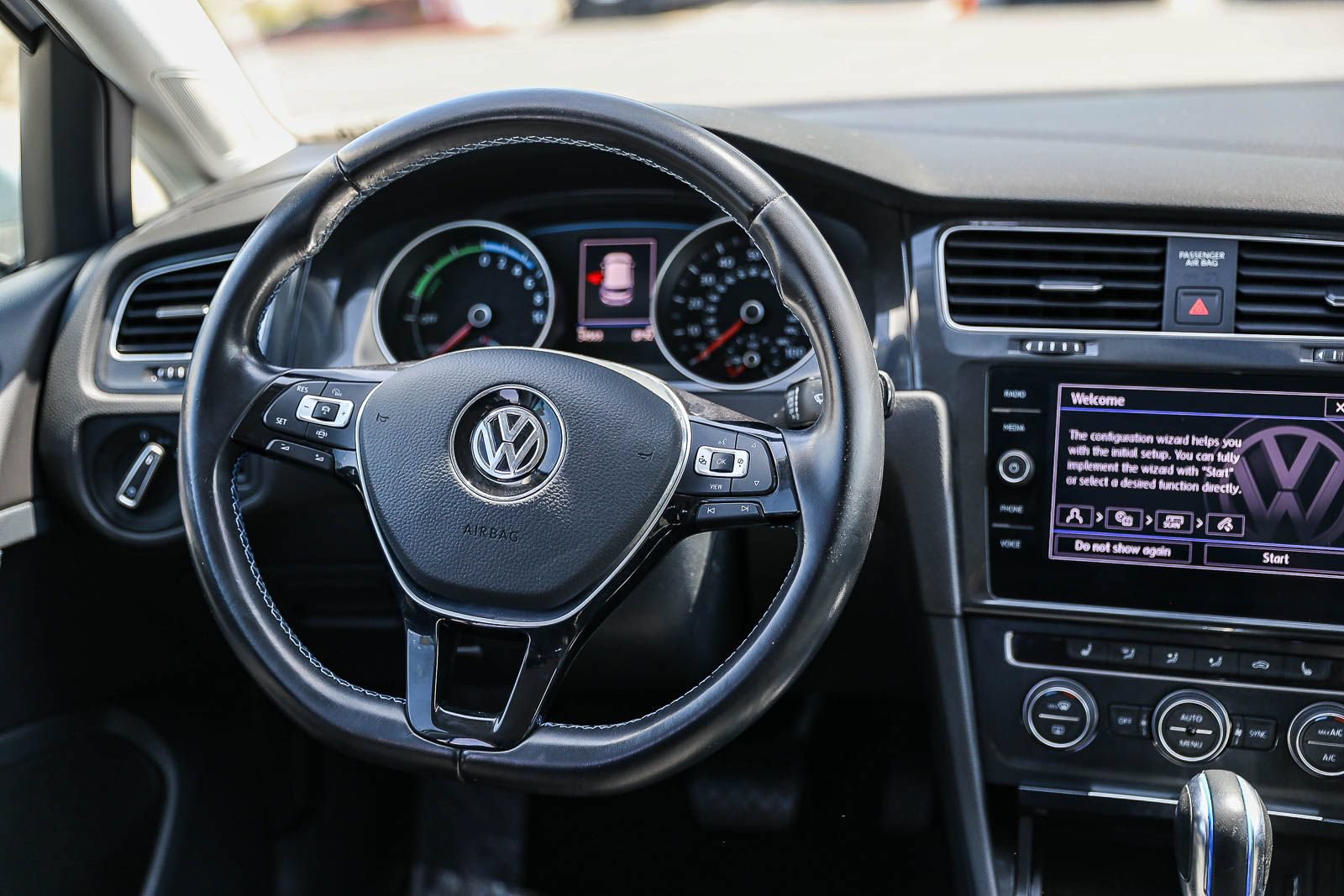 Used 2019 Volkswagen e-Golf SE w/ Driver Assistance Package FWD image 16