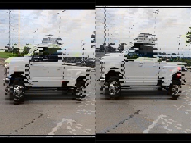 New 2025 Ford F350 Lariat image 3