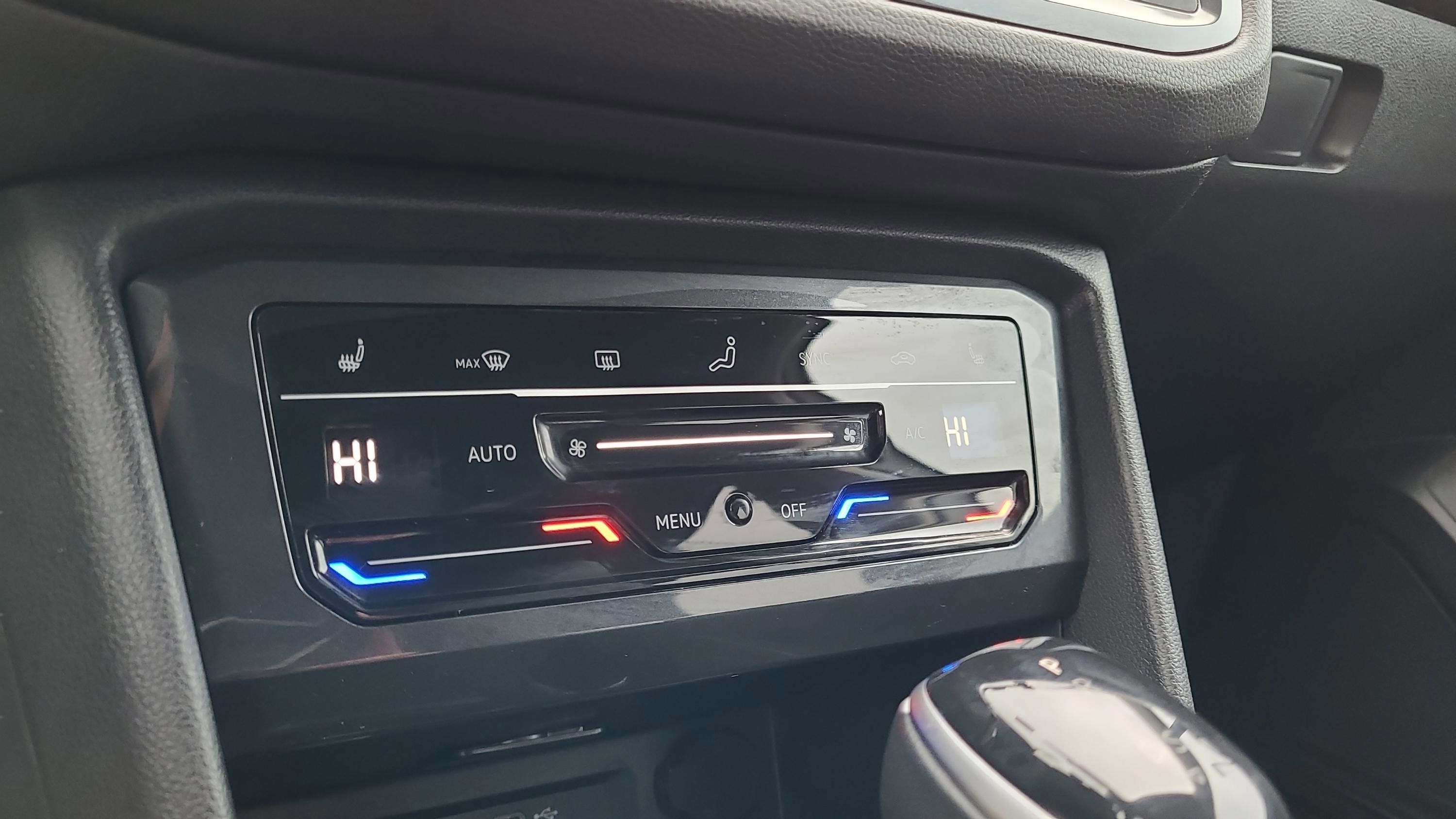 Used 2024 Volkswagen Tiguan SE image 20