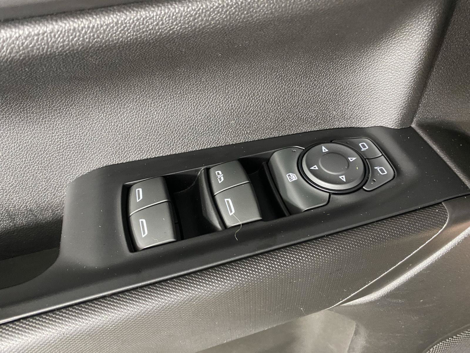 Used 2019 Chevrolet Silverado 1500 Custom w/ Custom Value Package AWD/4WD image 16
