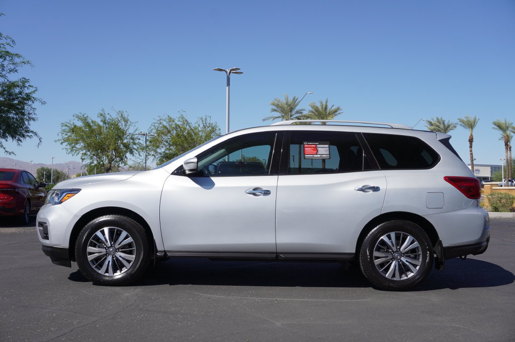 Certified 2020 Nissan Pathfinder SV FWD image 2
