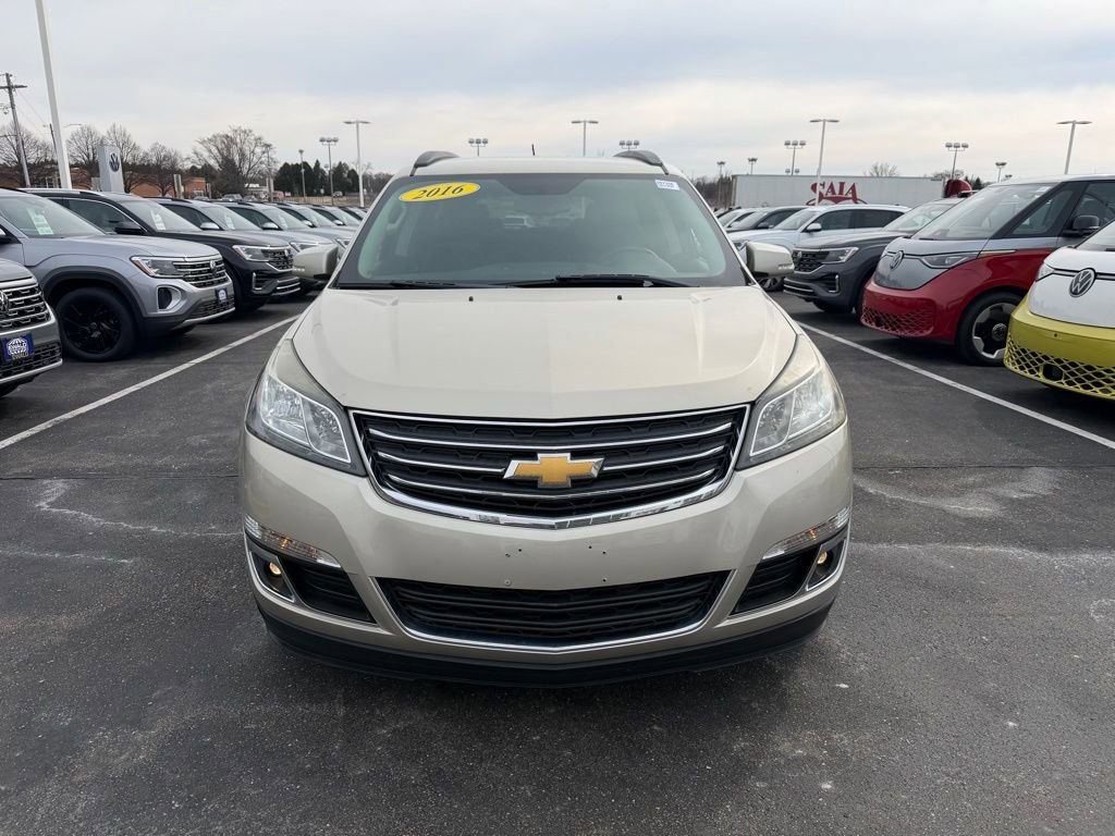 Used 2016 Chevrolet Traverse LT w/ Style and Technology Package image 2