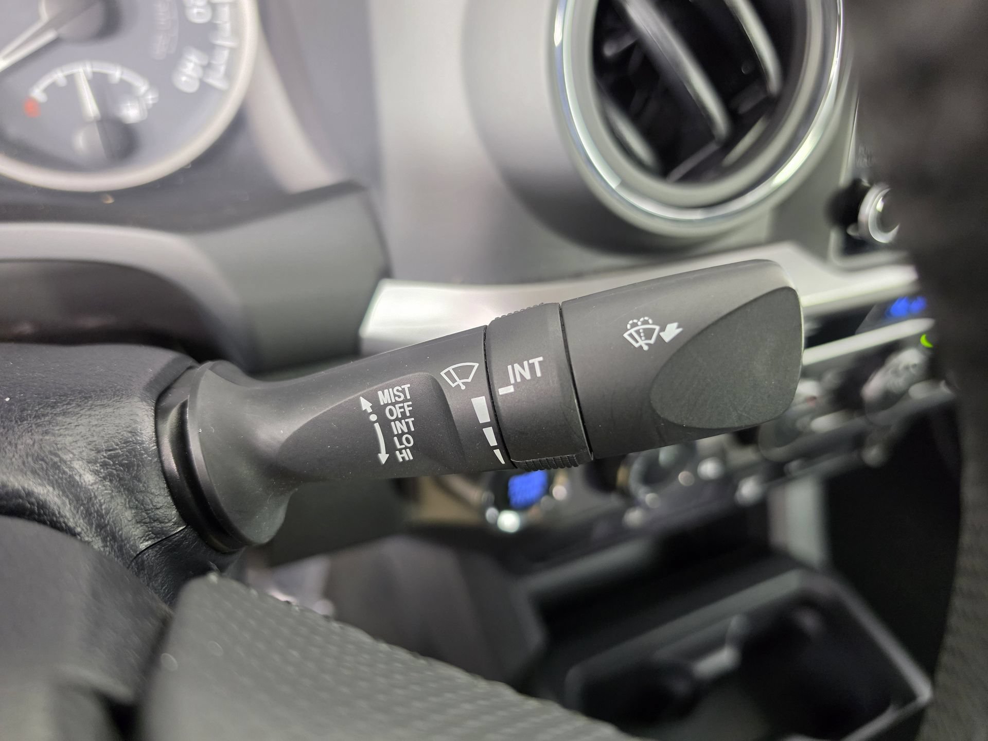 Used 2023 Toyota Tacoma SR5 AWD/4WD image 14