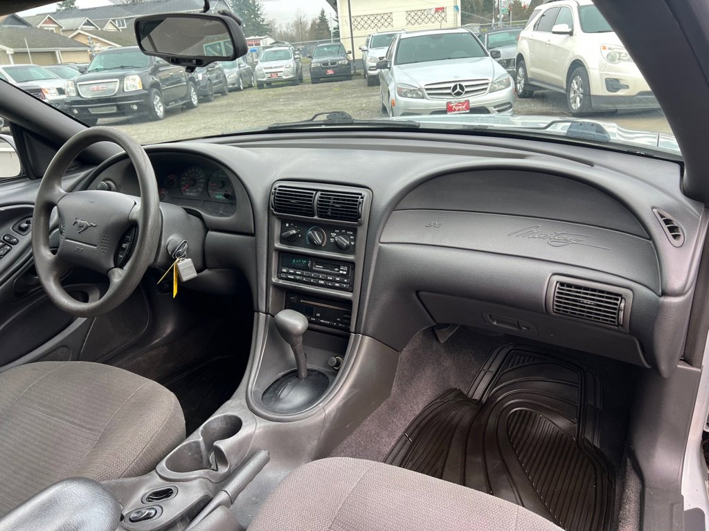 Used 2000 Ford Mustang Convertible RWD image 13