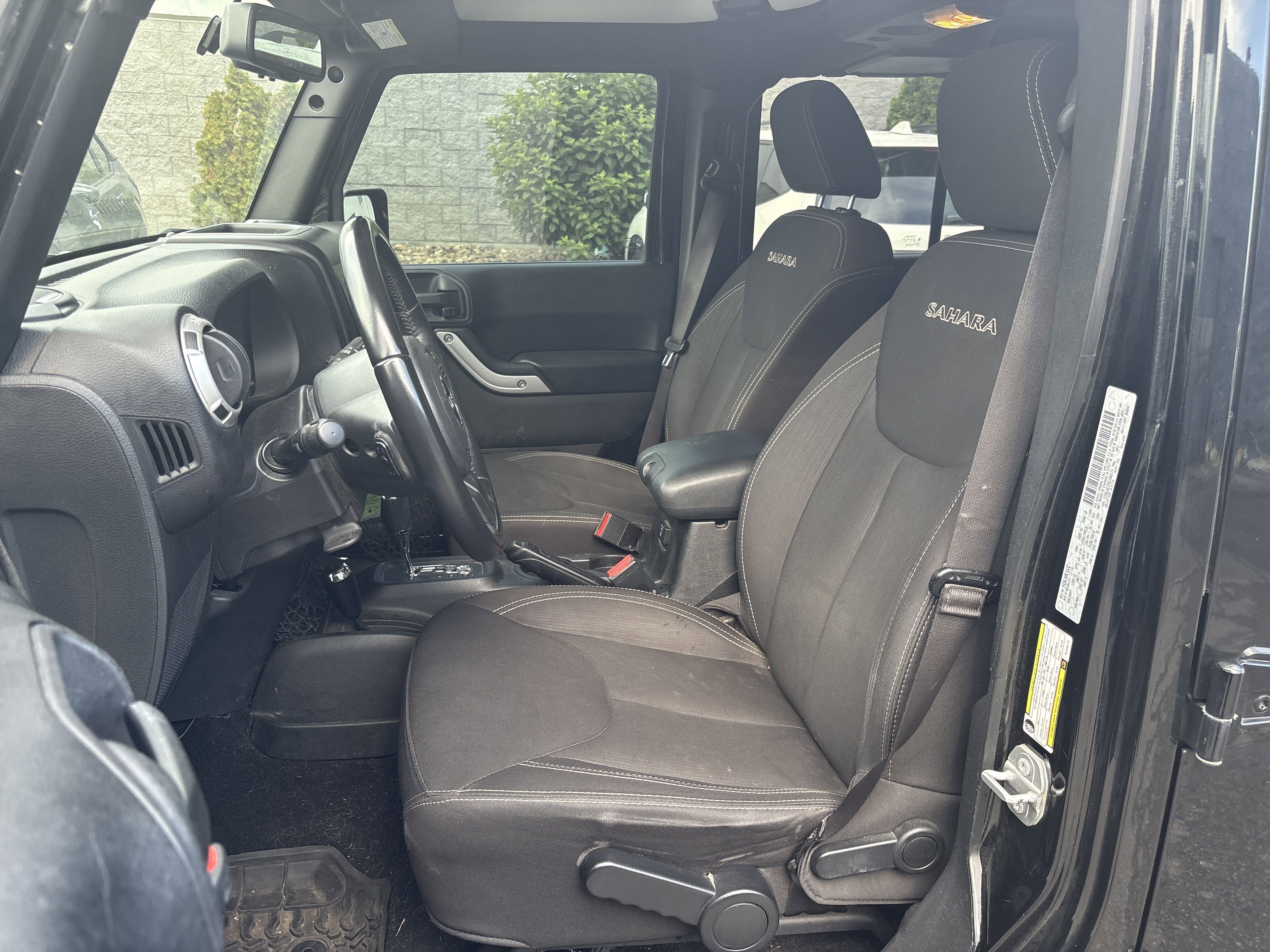 Used 2017 Jeep Wrangler Unlimited Sahara w/ Connectivity Group image 9