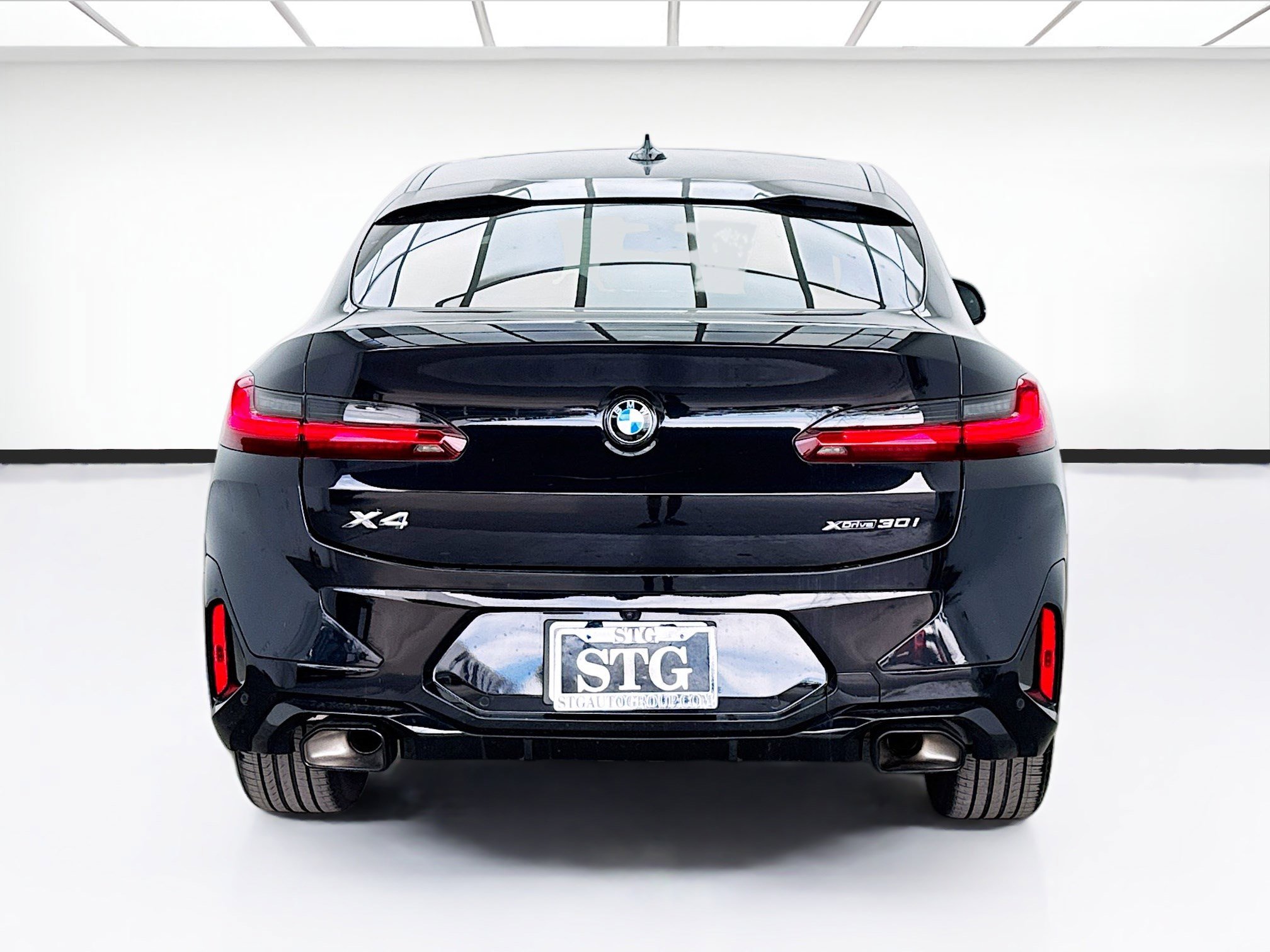 Used 2023 BMW X4 xDrive30i w/ M Sport Package image 5